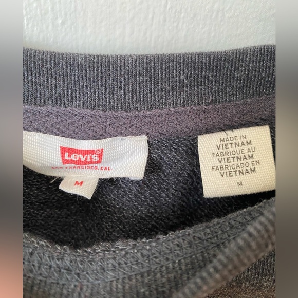 Levi’s Women’s Dark Grey Crewneck Sweatshirt - Picture 6 of 6